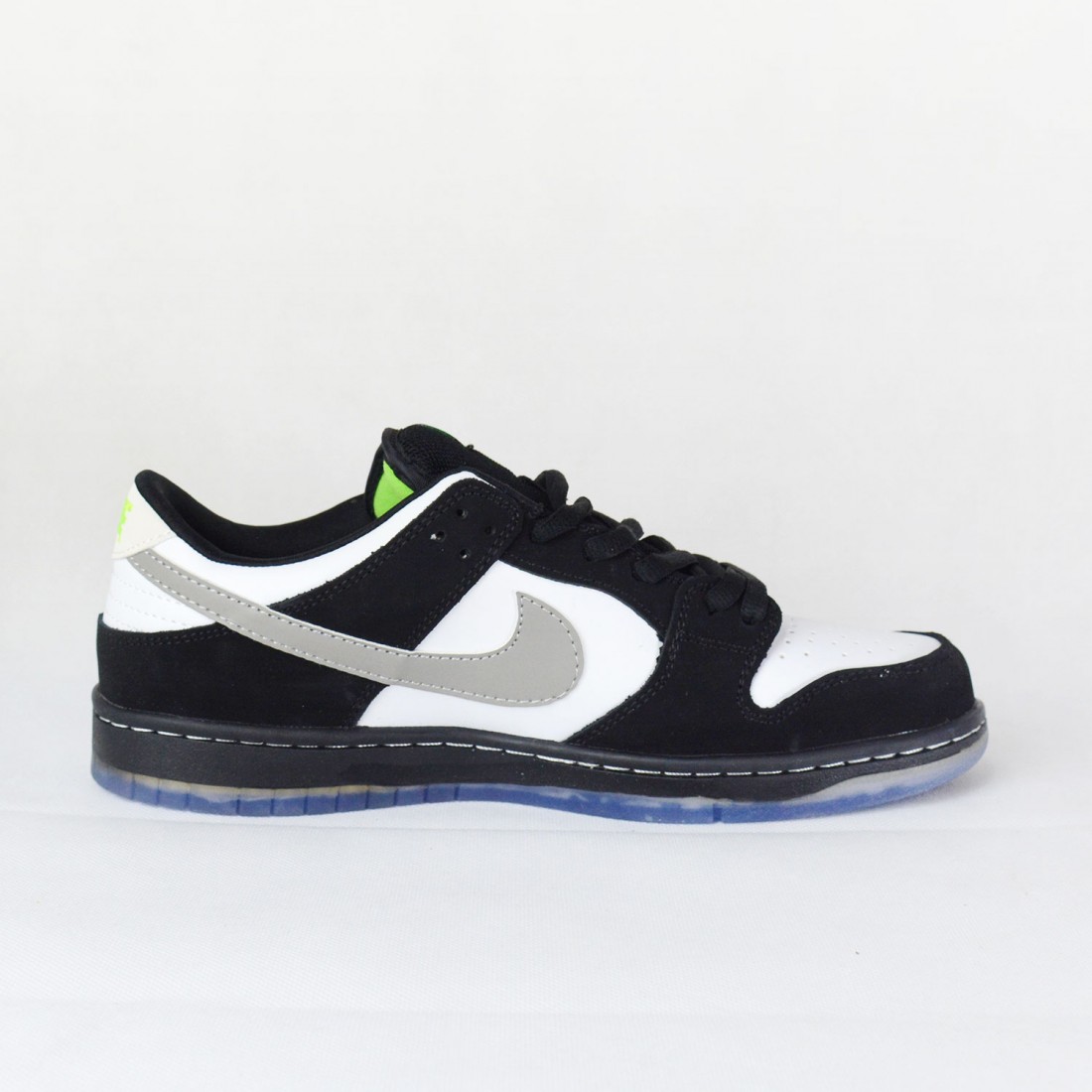 sb dunk staple